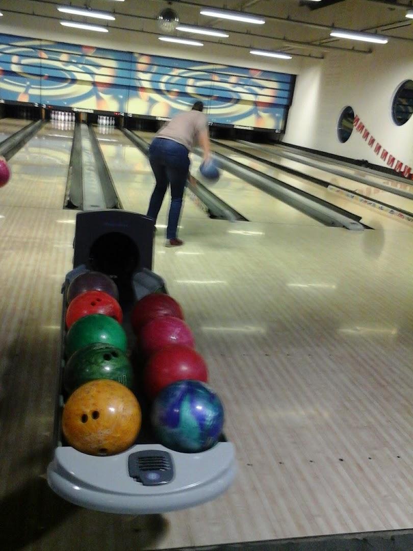 Cosmos bowling - Photo 3